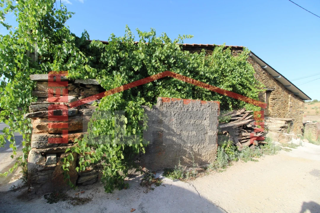 Moradia T2 para Venda em Suçães Foto 14