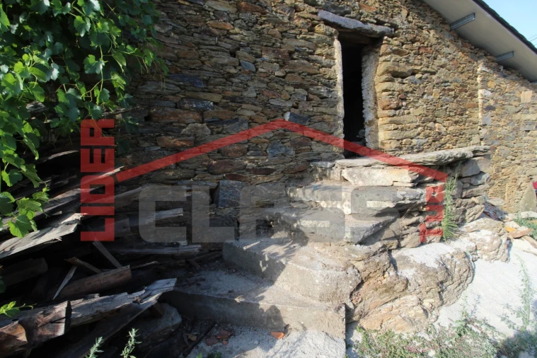 Moradia T2 para Venda em Suçães Foto 7