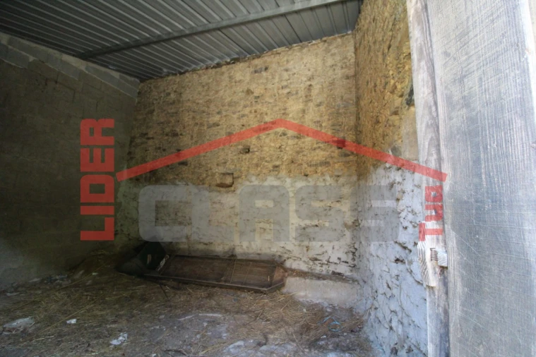 Moradia T2 para Venda em Suçães Foto 8