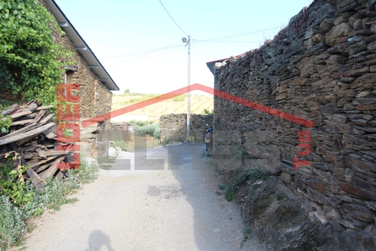 Moradia T2 para Venda em Suçães Foto 18