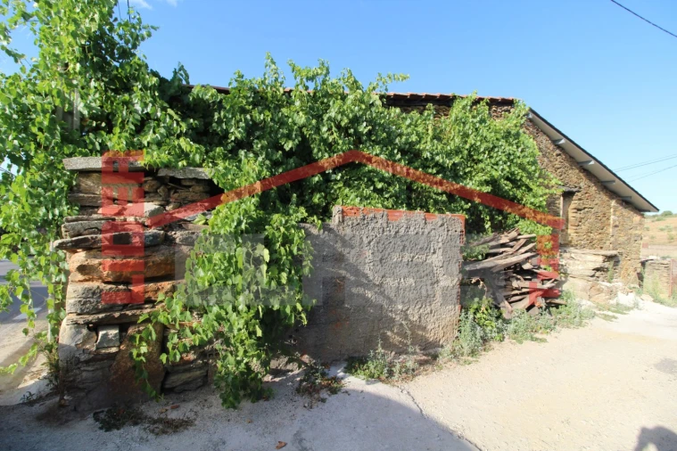 Moradia T2 para Venda em Suçães Foto 14