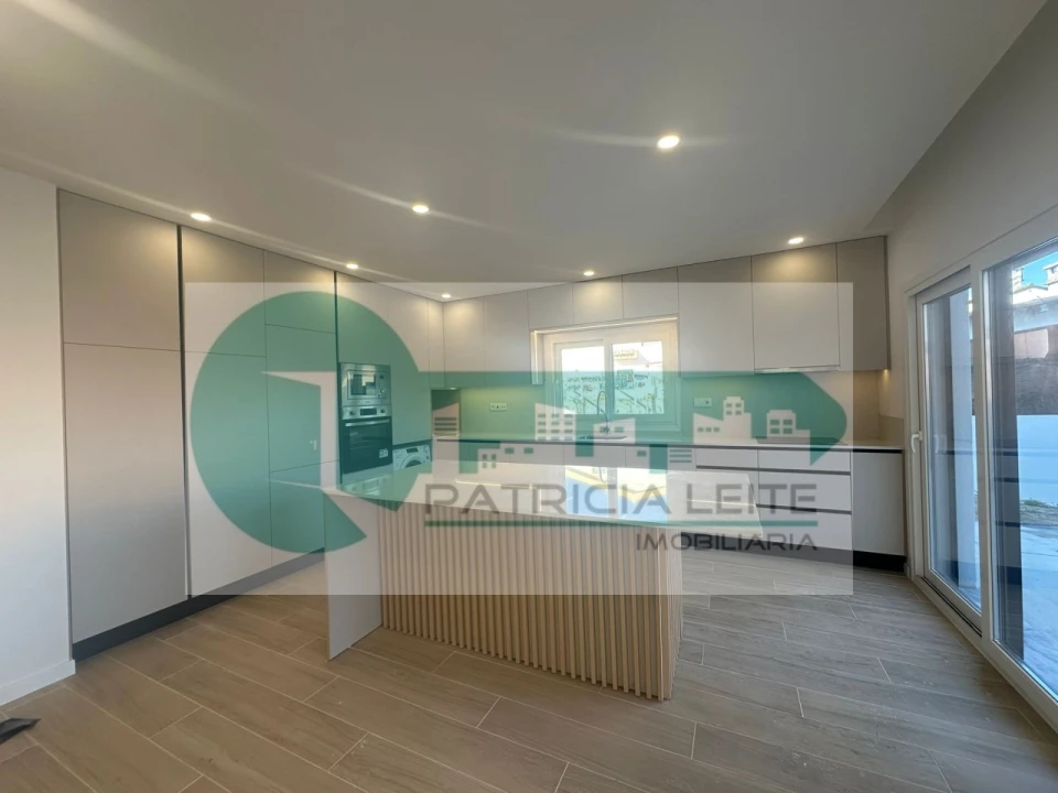 Moradia T4 para Venda em Quinta do Anjo Foto 1