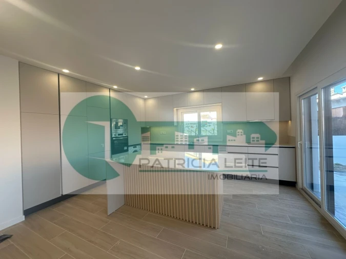 Moradia T4 para Venda em Quinta do Anjo Foto 1