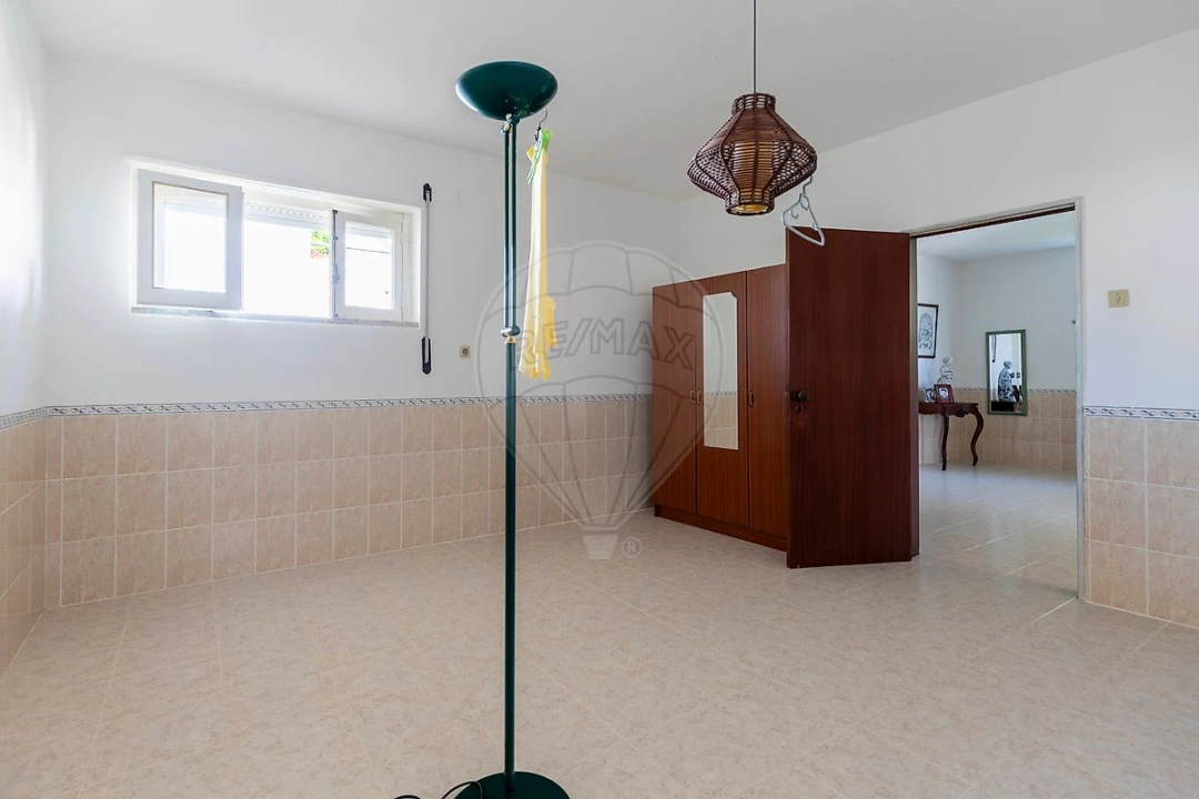 Moradia T4 para Venda em Maxial e Monte Redondo Foto 37