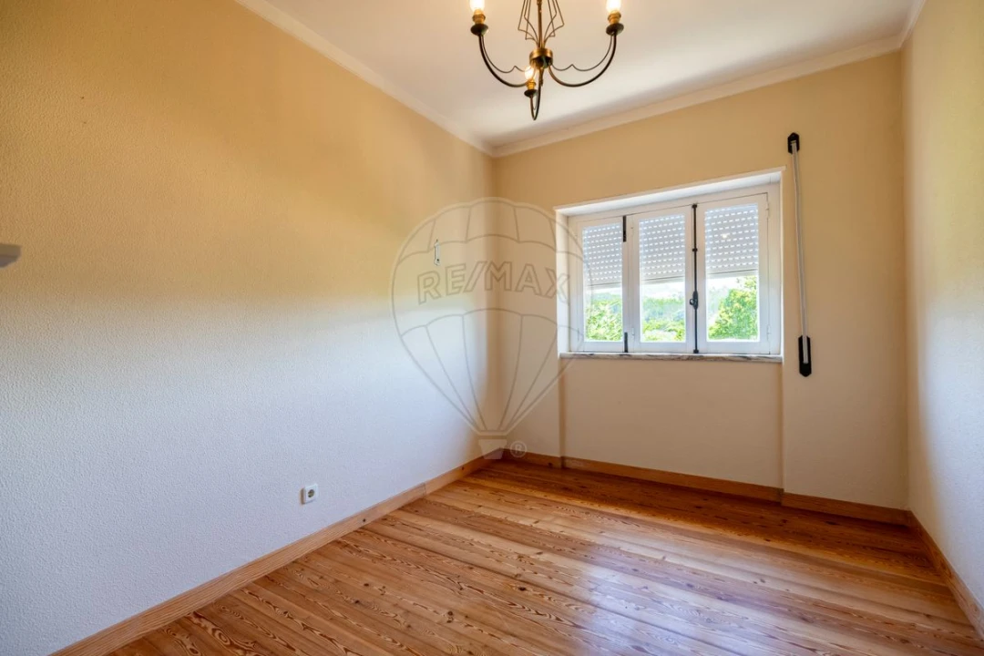 Moradia T4 para Venda em Maxial e Monte Redondo Foto 34