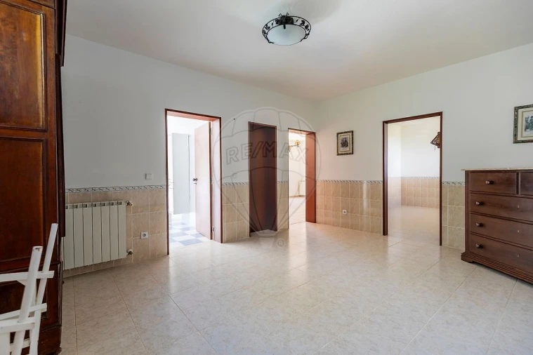 Moradia T4 para Venda em Maxial e Monte Redondo Foto 31