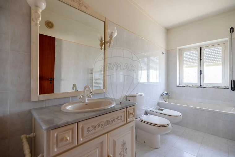 Moradia T4 para Venda em Maxial e Monte Redondo Foto 16