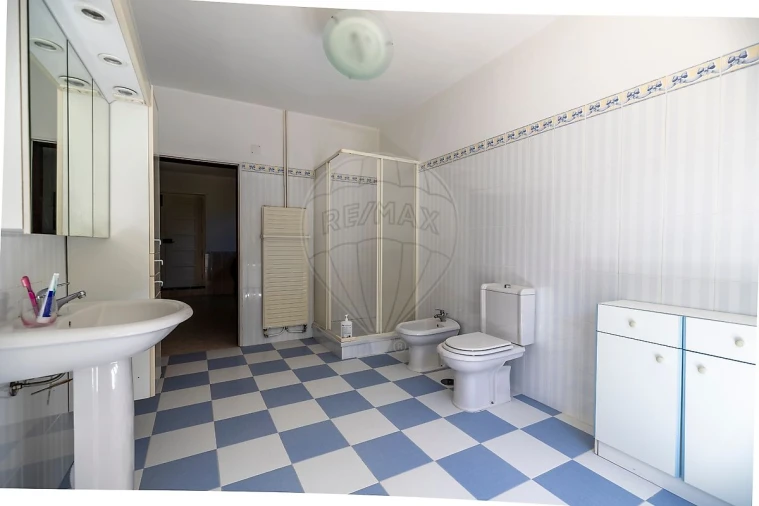 Moradia T4 para Venda em Maxial e Monte Redondo Foto 32