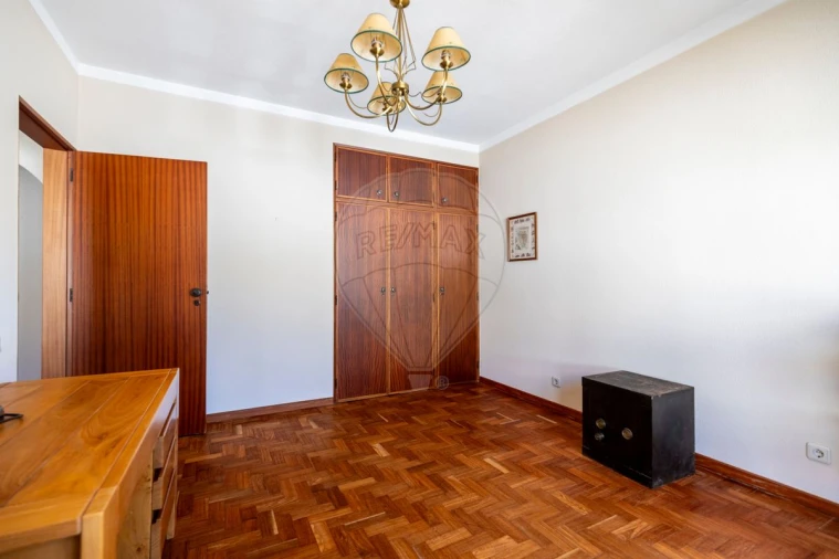 Moradia T4 para Venda em Maxial e Monte Redondo Foto 21