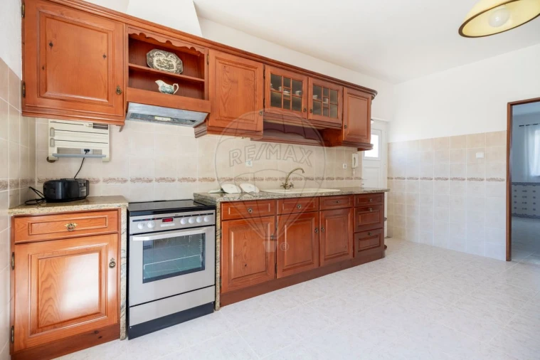 Moradia T4 para Venda em Maxial e Monte Redondo Foto 23