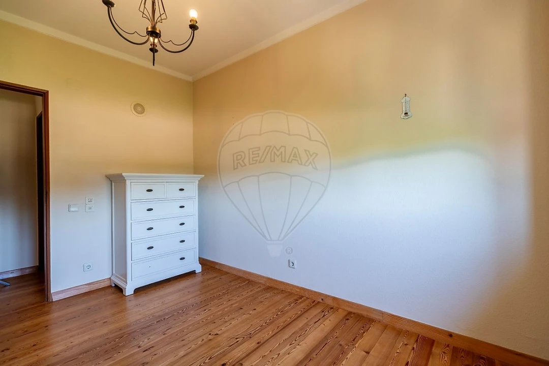 Moradia T4 para Venda em Maxial e Monte Redondo Foto 33