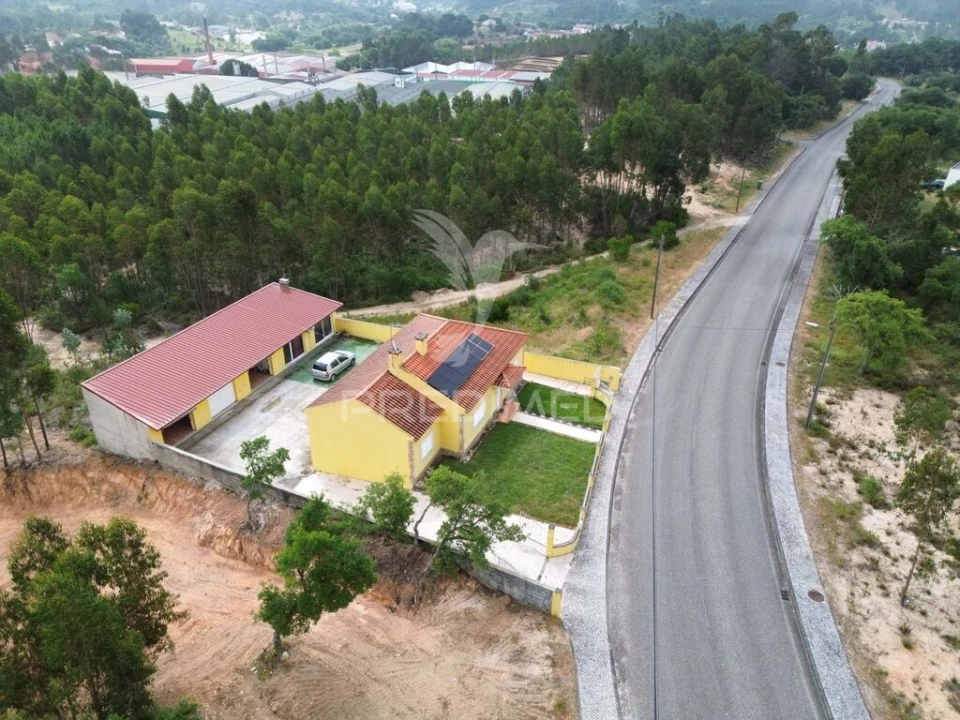 Moradia T3 para Venda em Abrã Foto 5