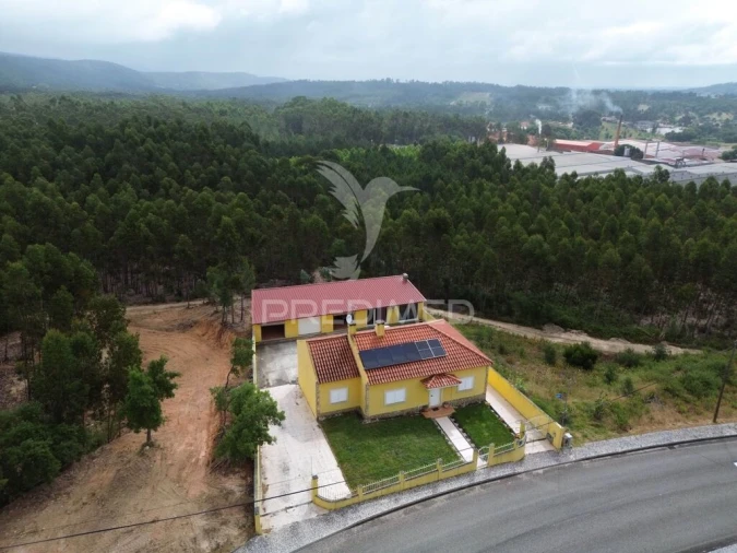 Moradia T3 para Venda em Abrã Foto 3