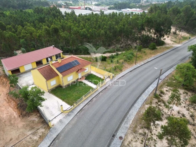 Moradia T3 para Venda em Abrã Foto 4