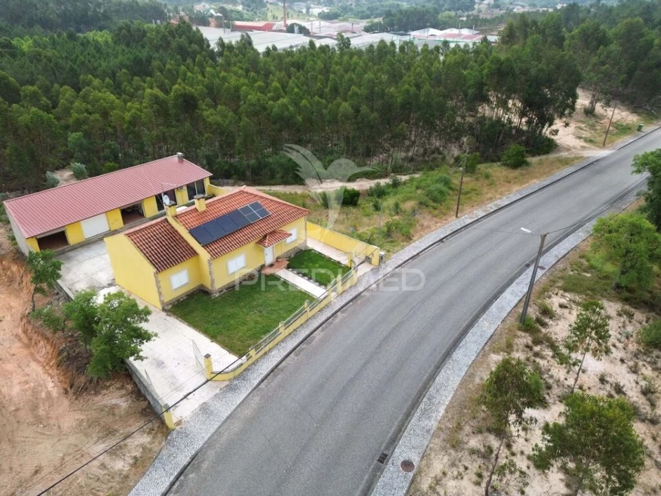 Moradia T3 para Venda em Abrã Foto 4