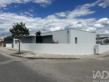 Moradia T4 para Venda em Nadadouro