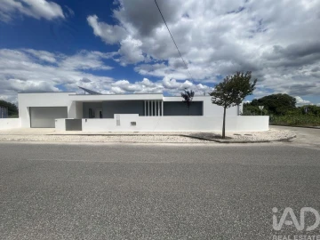 Moradia T4 para Venda em Nadadouro