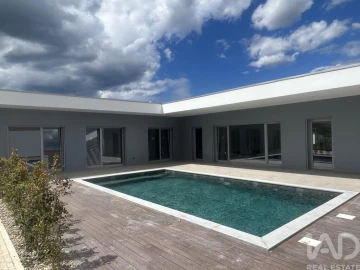 Moradia T4 para Venda em Nadadouro
