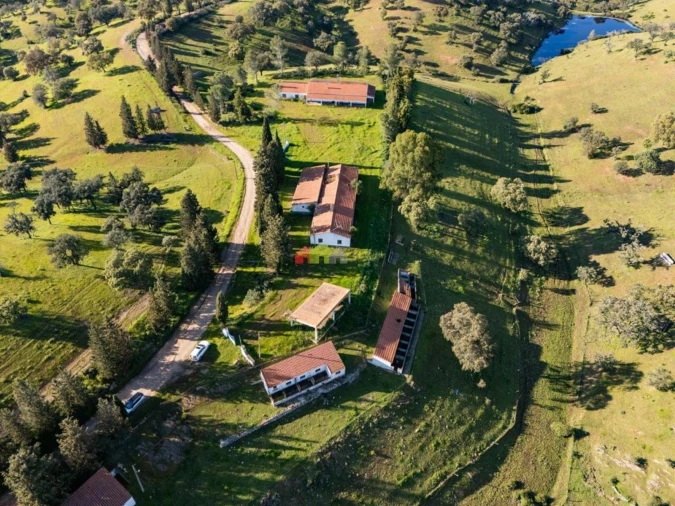 Quinta T4 para Venda em Serpa (Salvador e Santa Maria) Foto 1