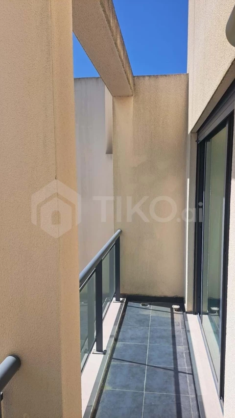 Apartamento T2 para Venda em Santo António dos Cavaleiros e Frielas