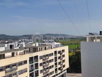 Apartamento T2 para Venda em Santo António dos Cavaleiros e Frielas