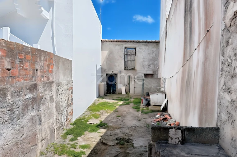 Moradia T4 para Venda em Vila do Porto Foto 7