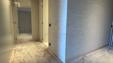 Apartamento T4 para Venda em Aldoar, Foz do Douro e Nevogilde