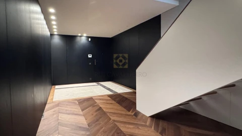 Apartamento T4 para Venda em Aldoar, Foz do Douro e Nevogilde