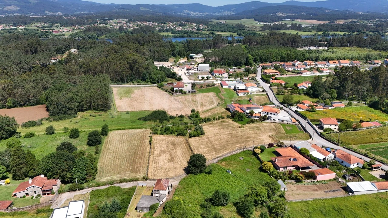 Terreno para Venda em Campos e Vila Meã Foto 1