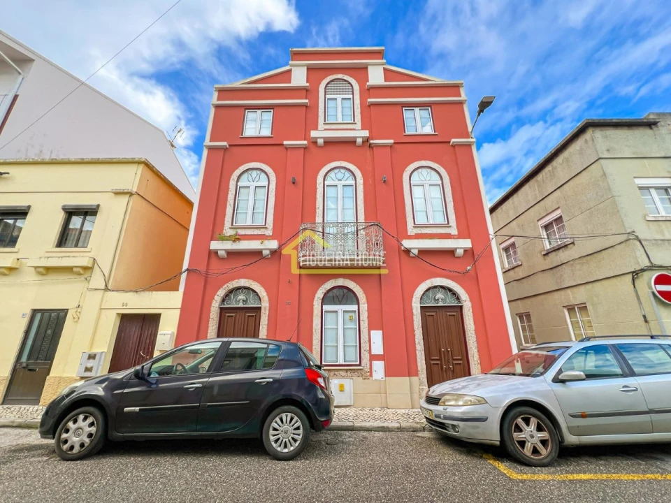 Prédio para Venda em Buarcos Foto 1