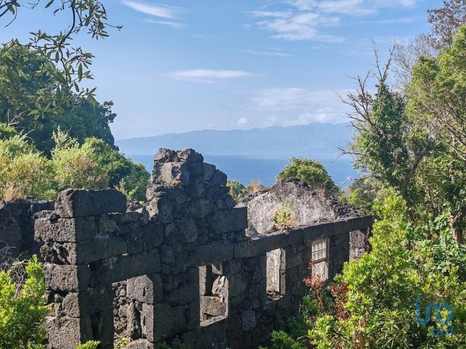 Moradia T2 para Venda em Ribeirinha Foto 1