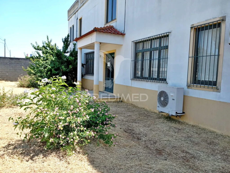 Armazém para Venda em Almeirim Foto 1