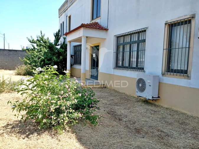 Armazém para Venda em Almeirim Foto 1