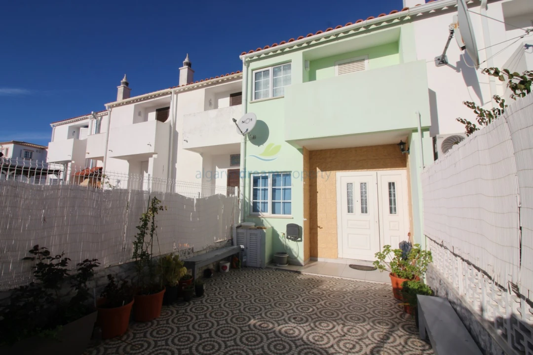 Moradia T2 para Venda em Albufeira e Olhos de Água Foto 1