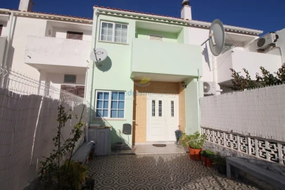 Moradia T2 para Venda em Albufeira e Olhos de Água