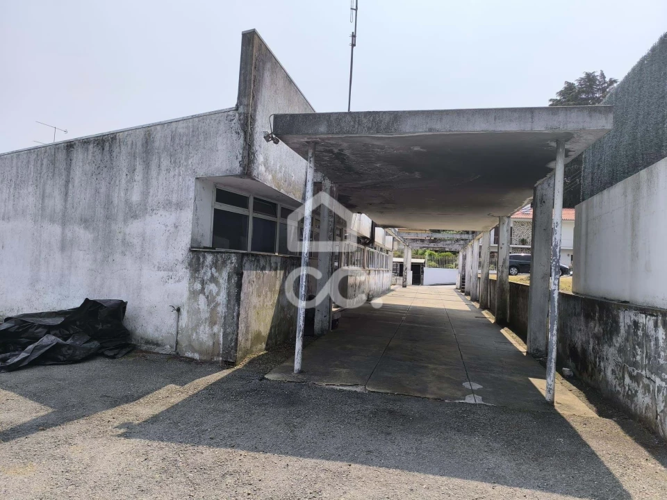 Prédio para Venda em Lordelo Foto 6