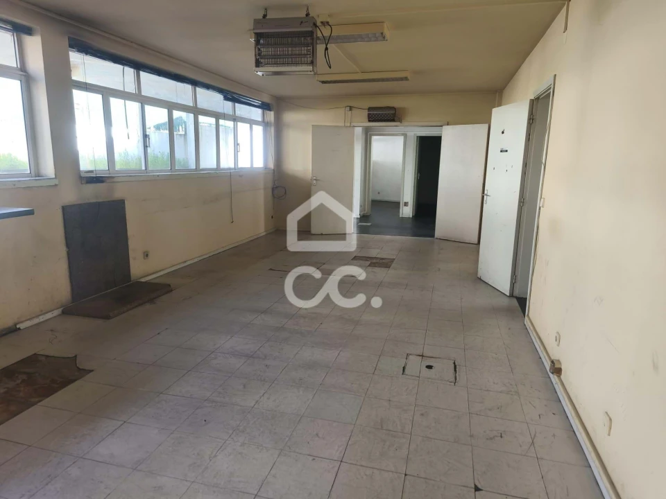 Prédio para Venda em Lordelo Foto 17