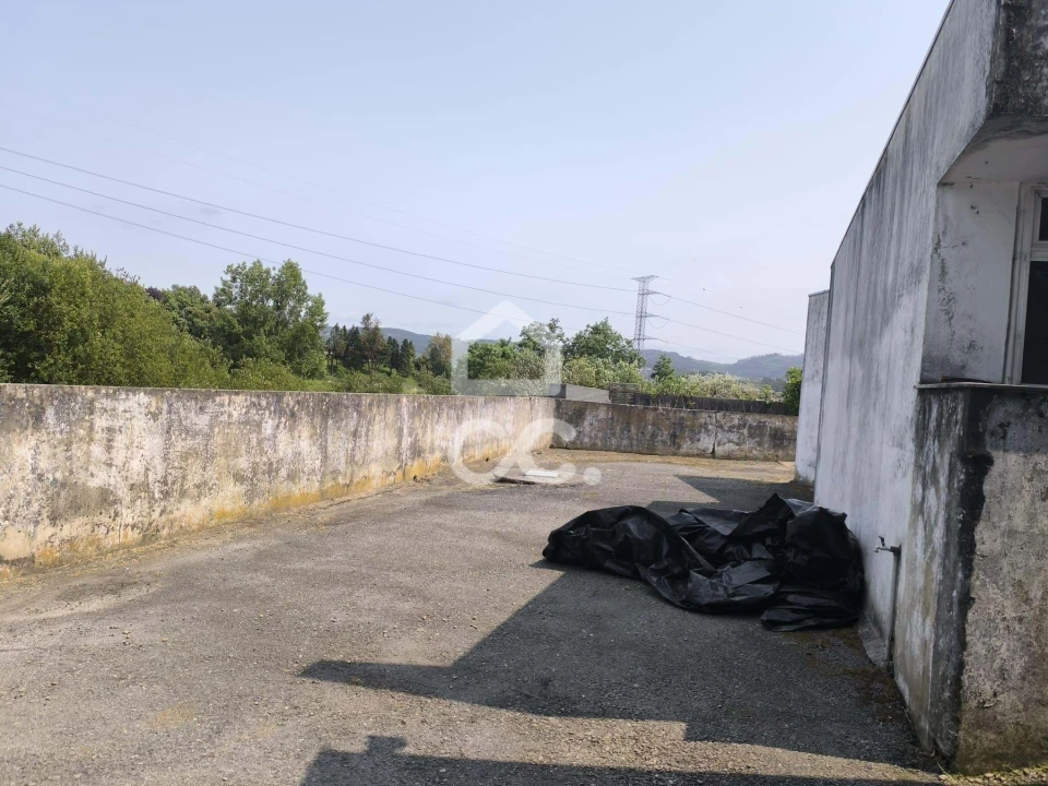 Prédio para Venda em Lordelo Foto 8