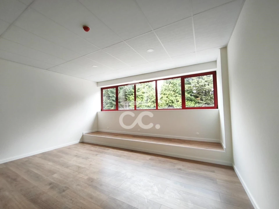 Escritório para Arrendamento em Selho (São Jorge) Foto 4