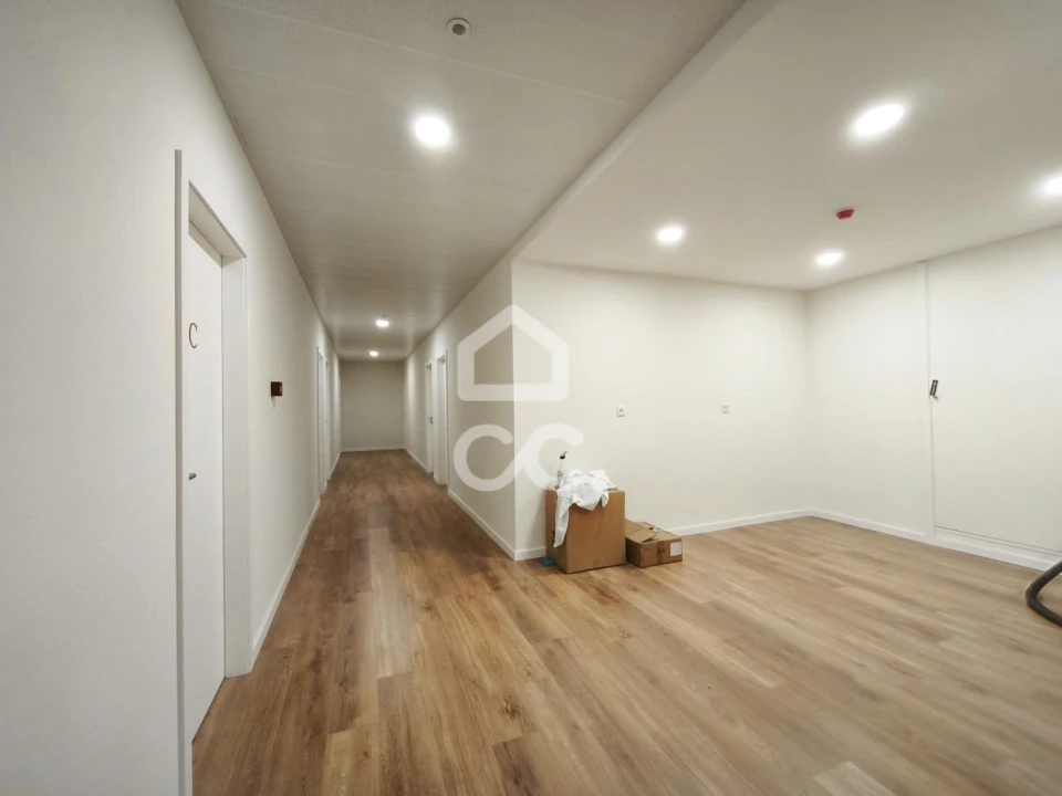 Escritório para Arrendamento em Selho (São Jorge) Foto 9