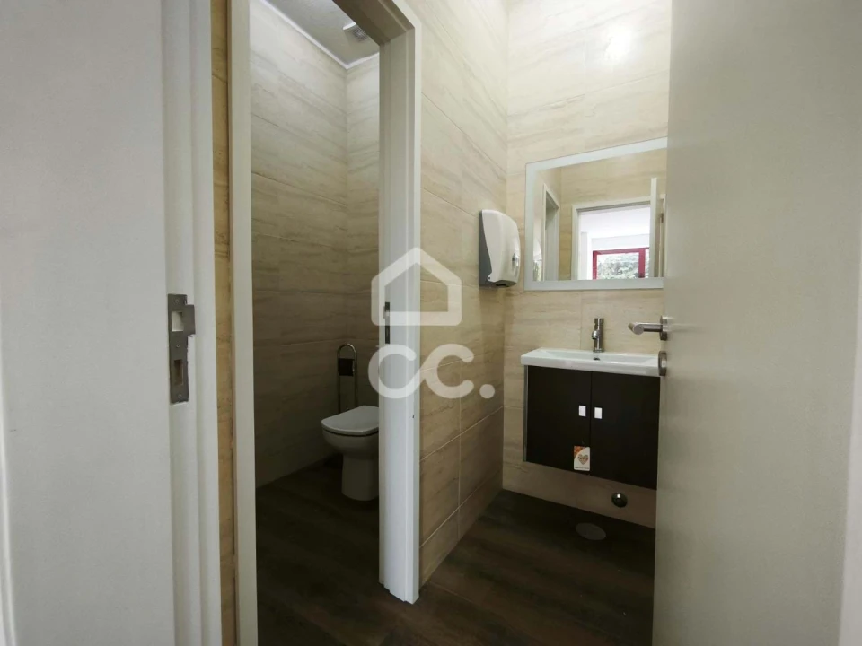 Escritório para Arrendamento em Selho (São Jorge) Foto 5