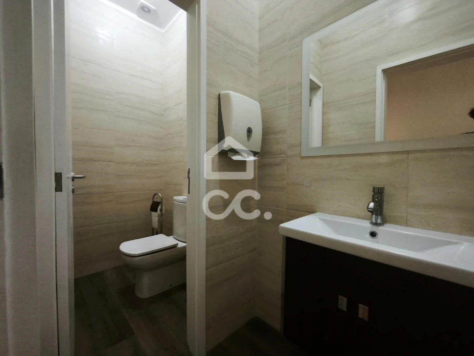 Escritório para Arrendamento em Selho (São Jorge) Foto 6