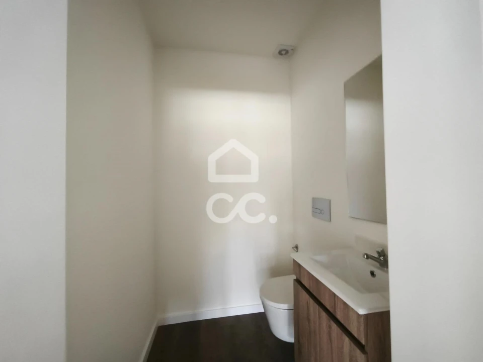 Escritório para Arrendamento em Selho (São Jorge) Foto 8