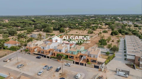 Moradia T4 para Venda em Almancil