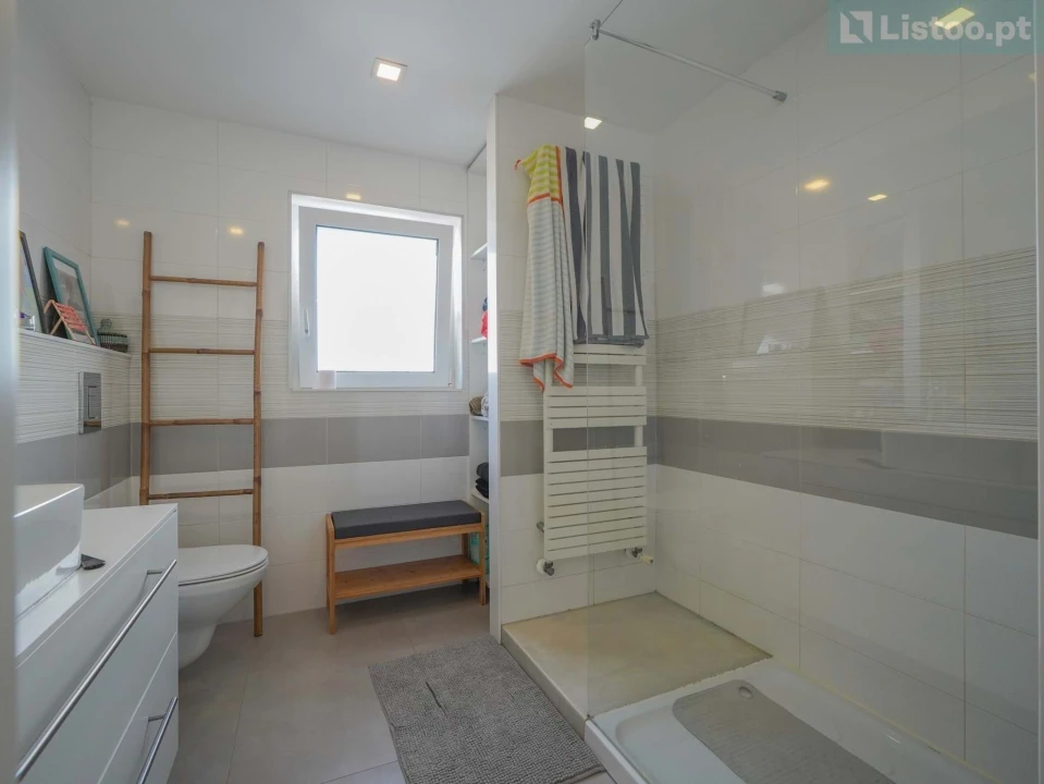 Moradia T2 para Venda em Ajuda Foto 32