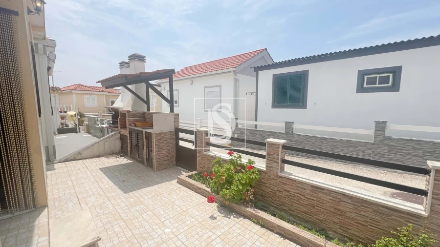 Moradia T2 para Venda em Ferrel Foto 2