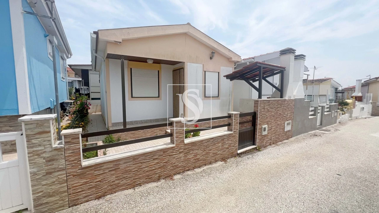 Moradia T2 para Venda em Ferrel Foto 1