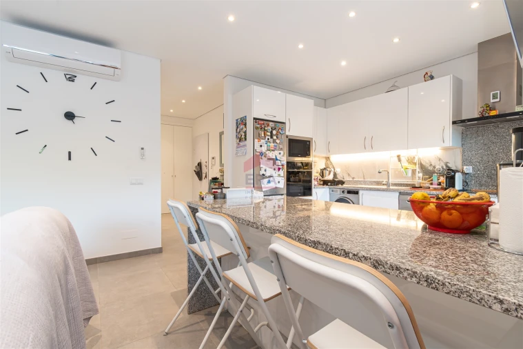 Apartamento T2 para Venda em Loule (São Sebastião) Foto 9