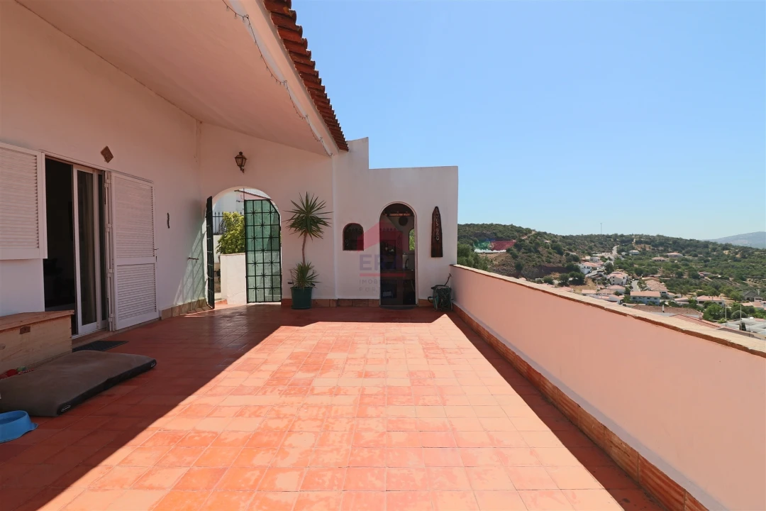 Moradia T0 para Venda em Alte Foto 1