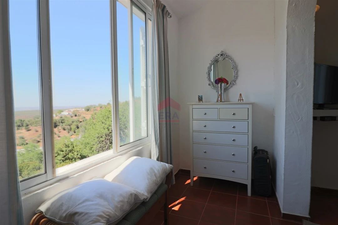 Moradia T0 para Venda em Alte Foto 15